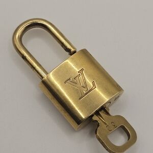 LV lock and key #310